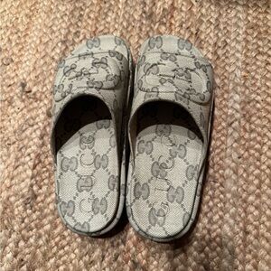 Gucci GG slide sandal interlocking G in Beige Ebony